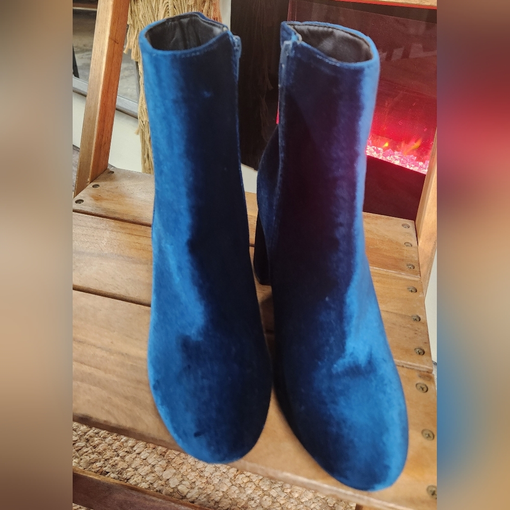 MISSGUIDED Blue Velvet Boots 3" Heels Ankle Booties Almond Toe Zip Sides EUC 7